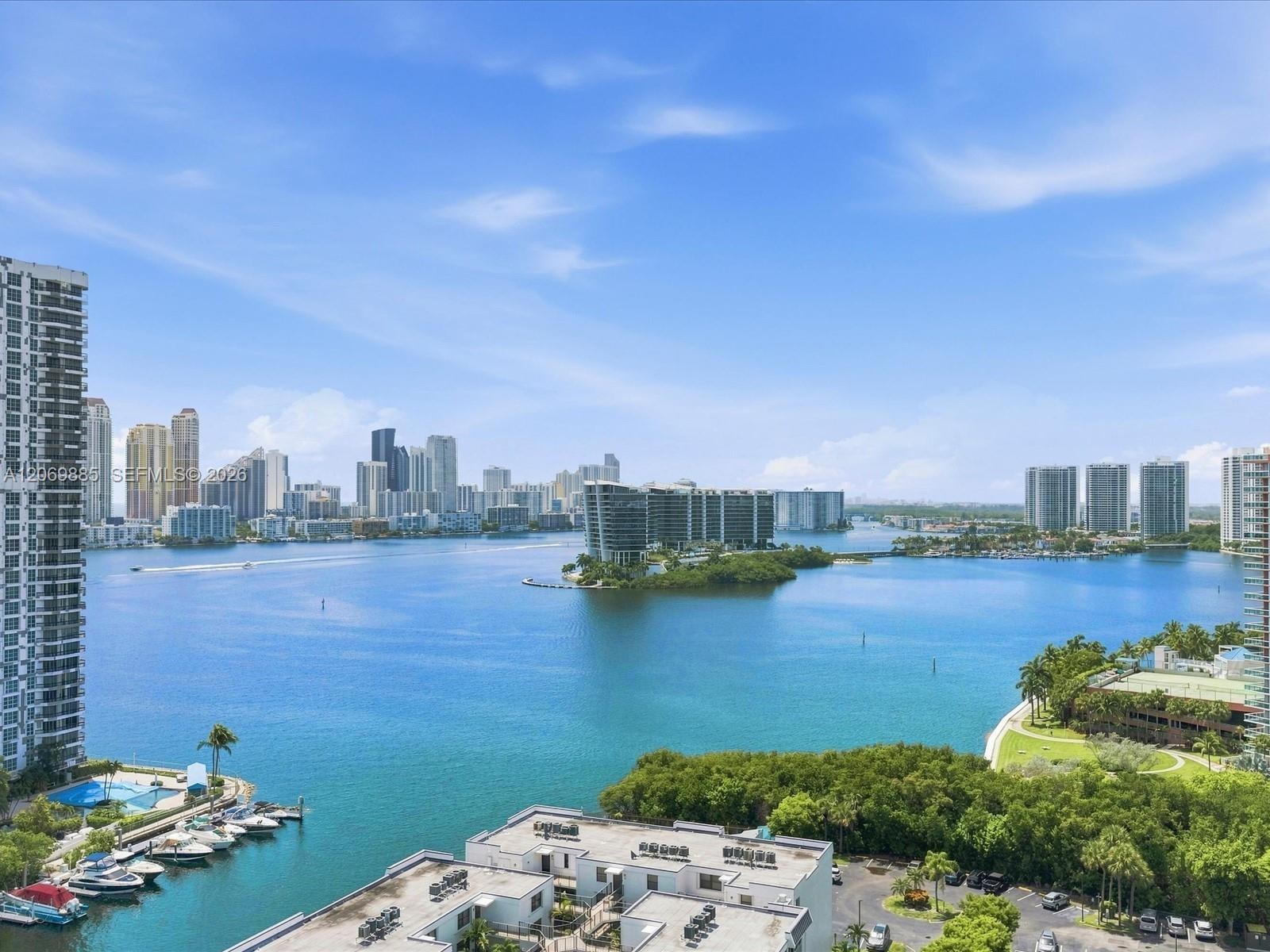 Mystic Pointe Tower 600